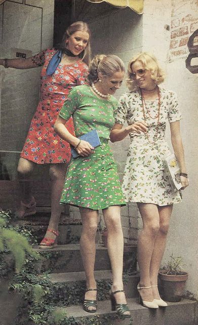 70'lerde Çiçek Desenli Elbiseler
